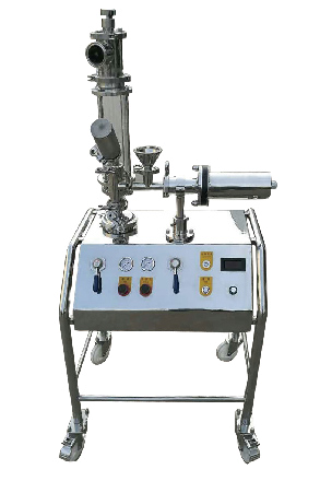 實驗室中小型<a href=http://83557100.com/chanpin/27.html target=_blank class=infotextkey>氣流粉碎機</a>